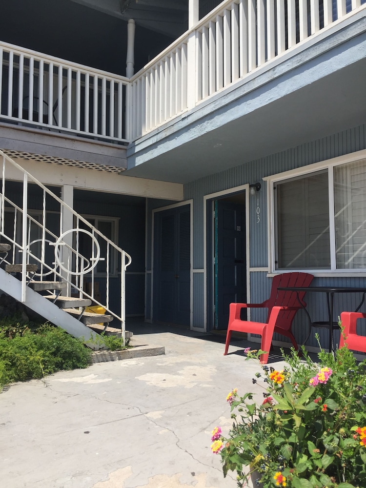 The Shores Inn and Beach Houses