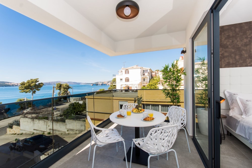 Luxury Apartments Royal M with Pool