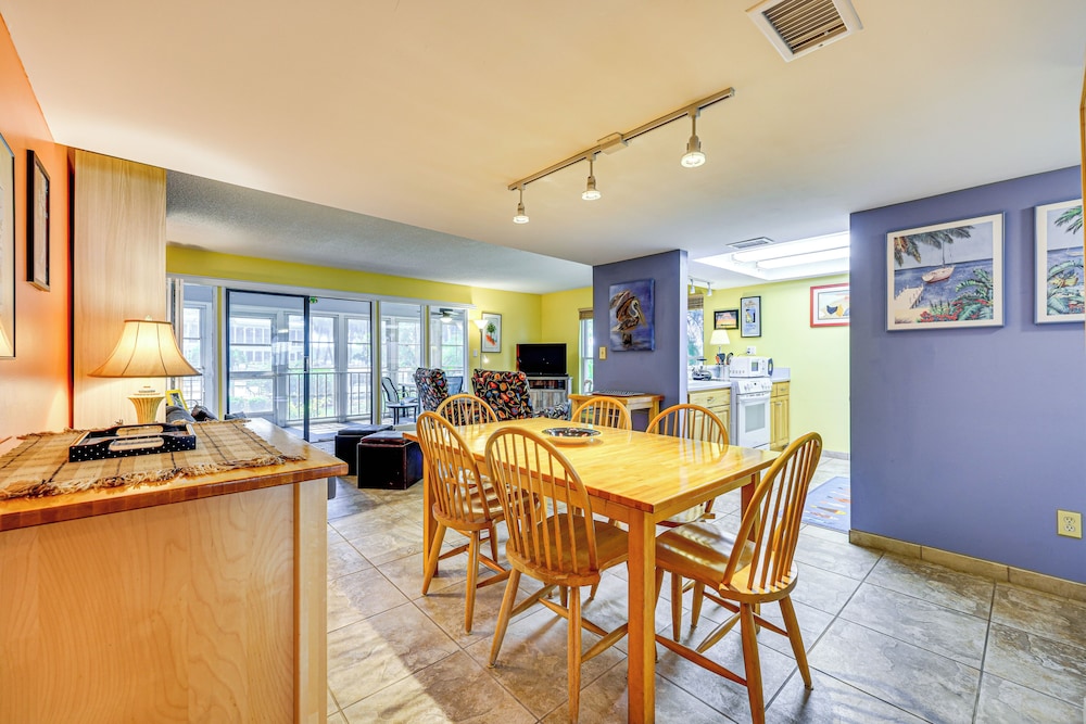 St Johns River Retreat in Welaka w/ Dock Access
