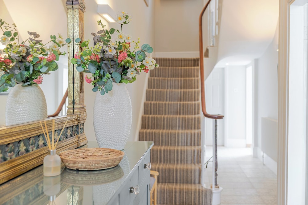Elegant Townhouse&Basement in Leamington