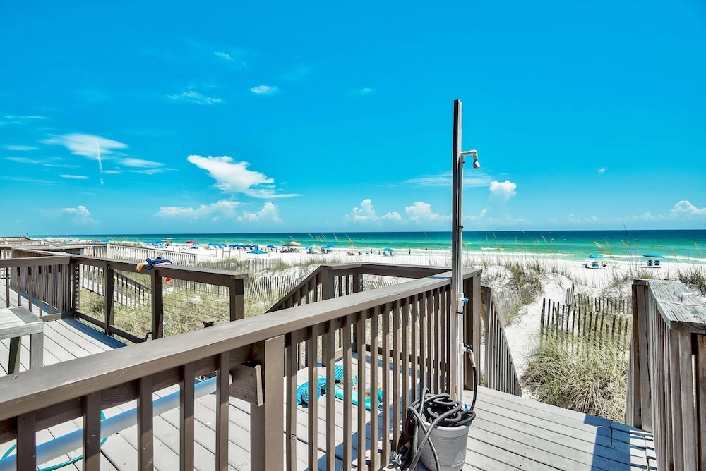 Green Reef #8- Beachy Keen