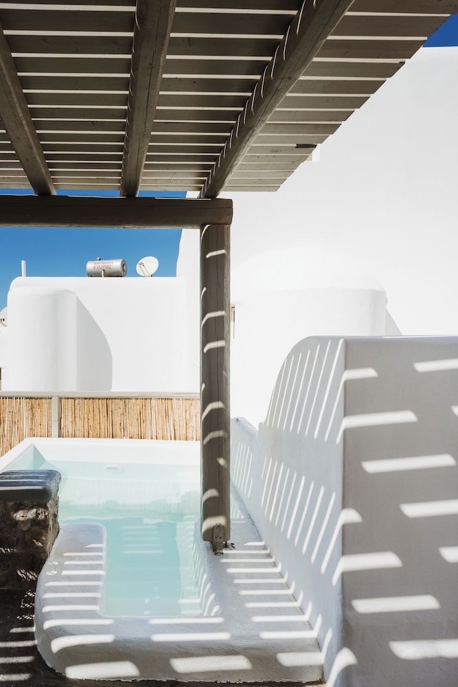 Mykonist Merchia Beach Villas & Suites