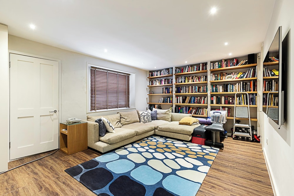 London Luxe Retreat: 5-bed Gem
