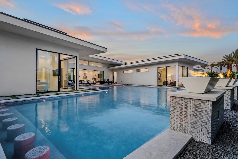 Sleeps 20 Pool & Pickleball Villa Near Golf, Dining & Fun Bravo Villa #2 by Avantstay
