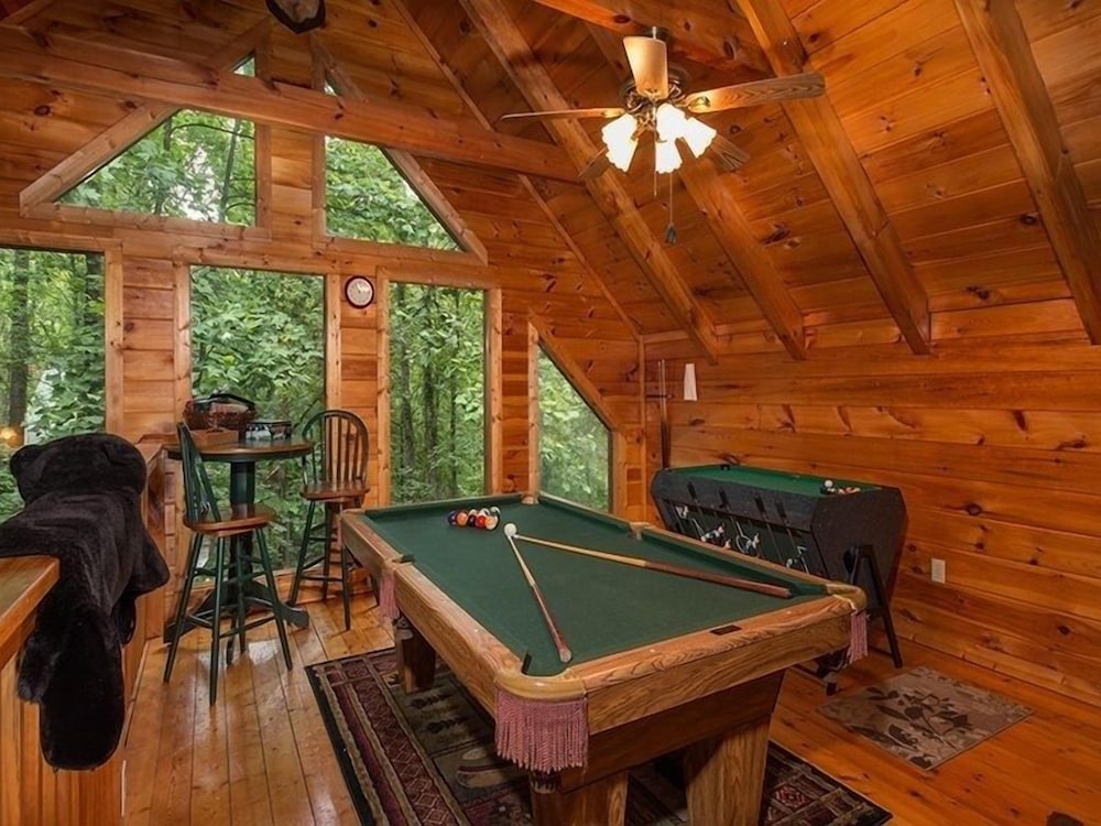 Forest Fling 2 Bedroom Cabin by RedAwning