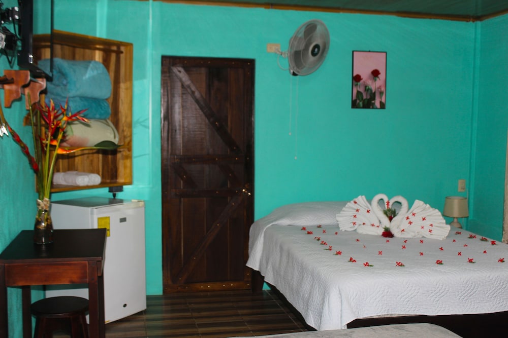 Posada Río Celeste La Amistad