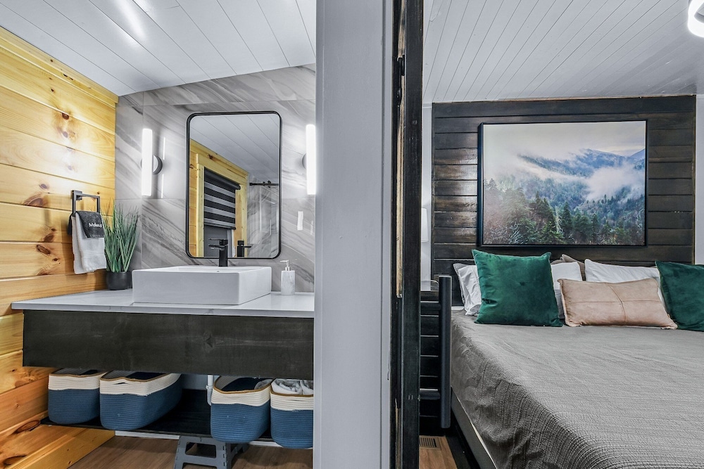 Creekside Retreat 3 Bedroom Cabin