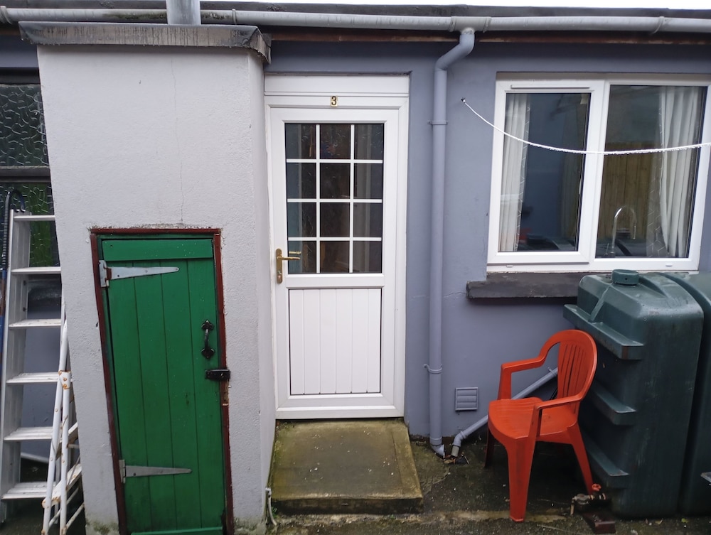 Cosy Cottage- Sleeps 4, Free Parking & Golf Nearby