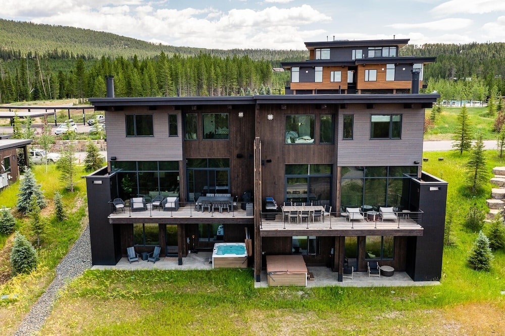 6a Treeline Springs 5 Bedroom Home by Moonlight Basin Lodging view 5
