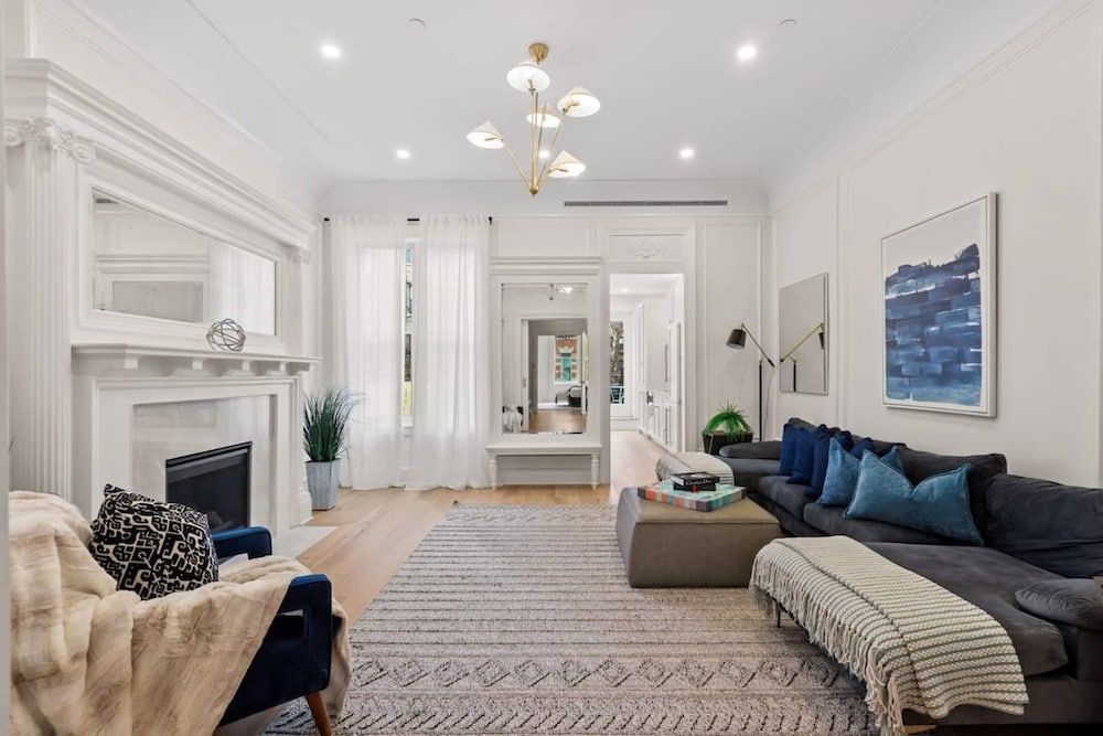 Riverside by Rove Travel 7BR Modern Townhouse