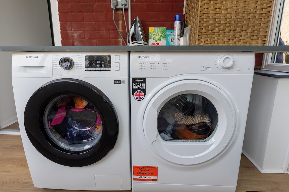 Norwich - House - Sleeps 7 - Parking - Garden