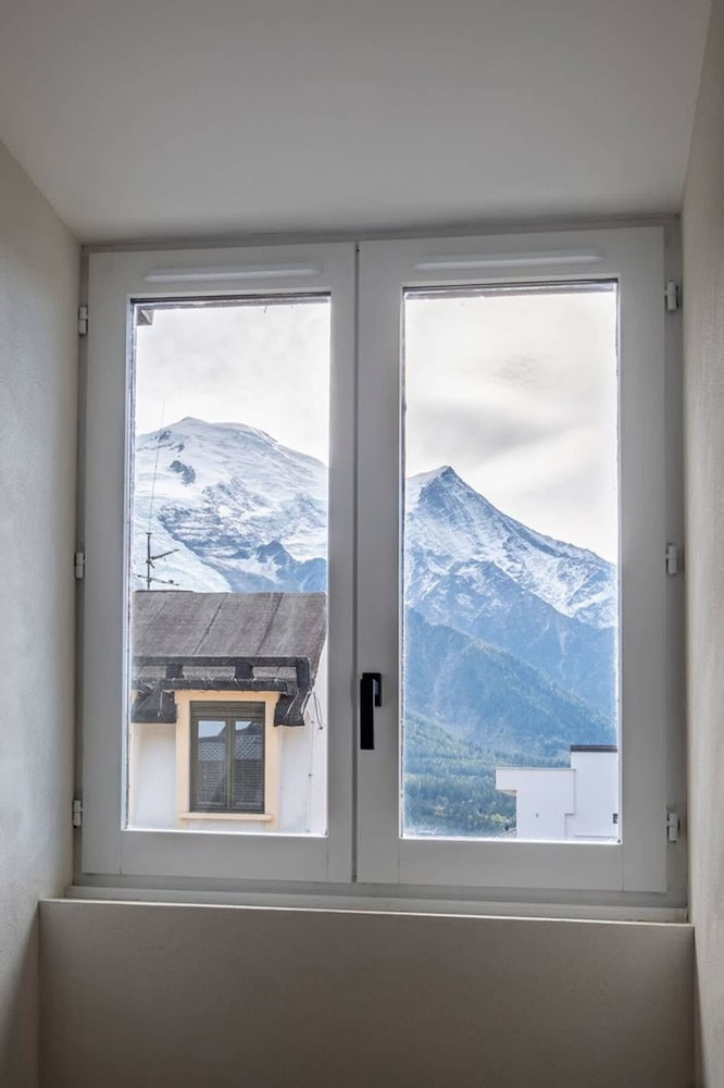L Appart 52 in the Heart of Chamonix French Alps