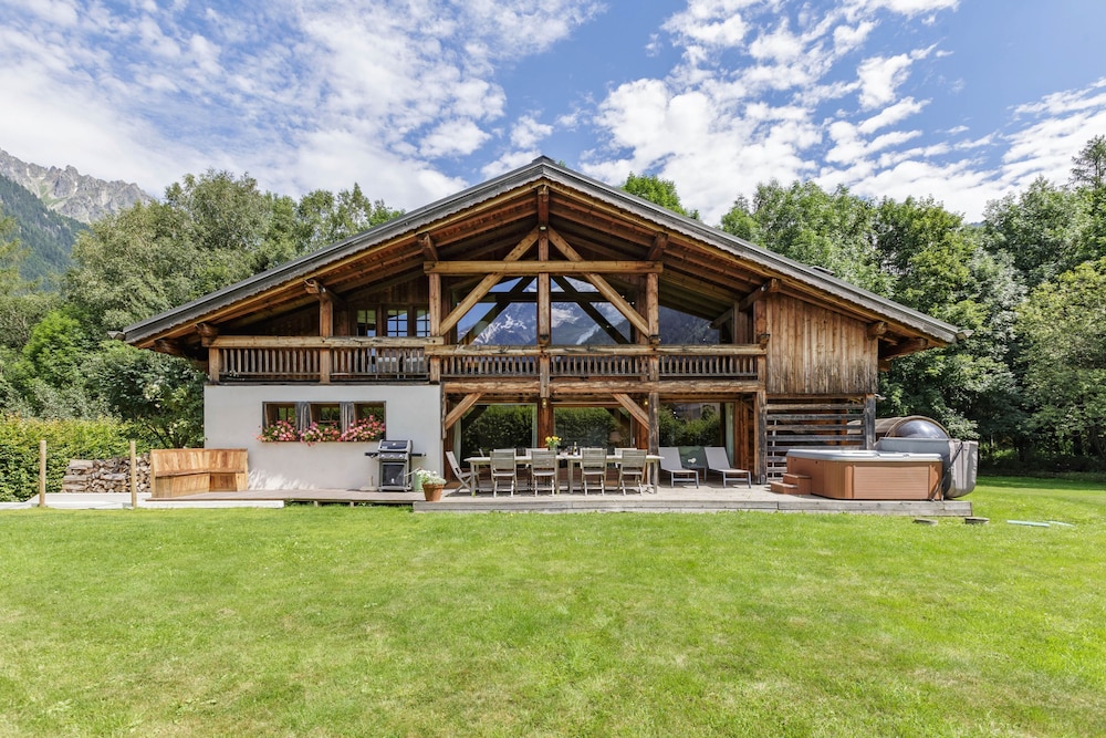 Magnificent Chalet Valhalla 5 Central Chamonix