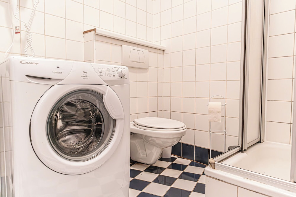 Basic 2BR Apt Near Westbahnhof