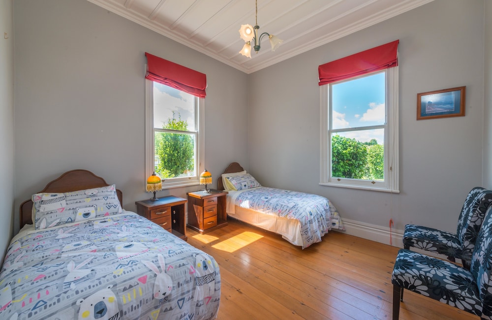 Magnificent Karaka Estate with Swimming Pool view 4