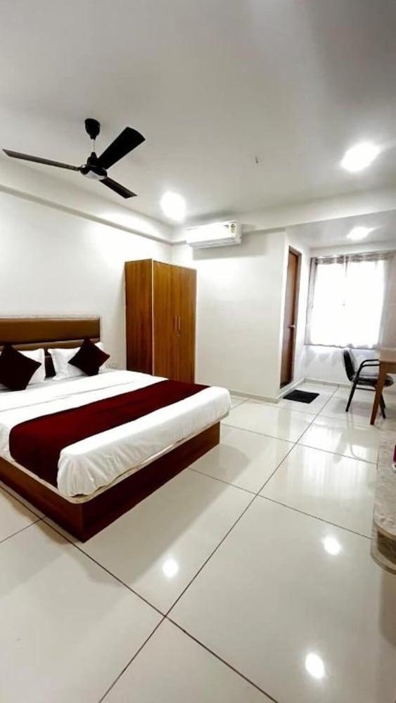Hotel Shree Hari Om Residency