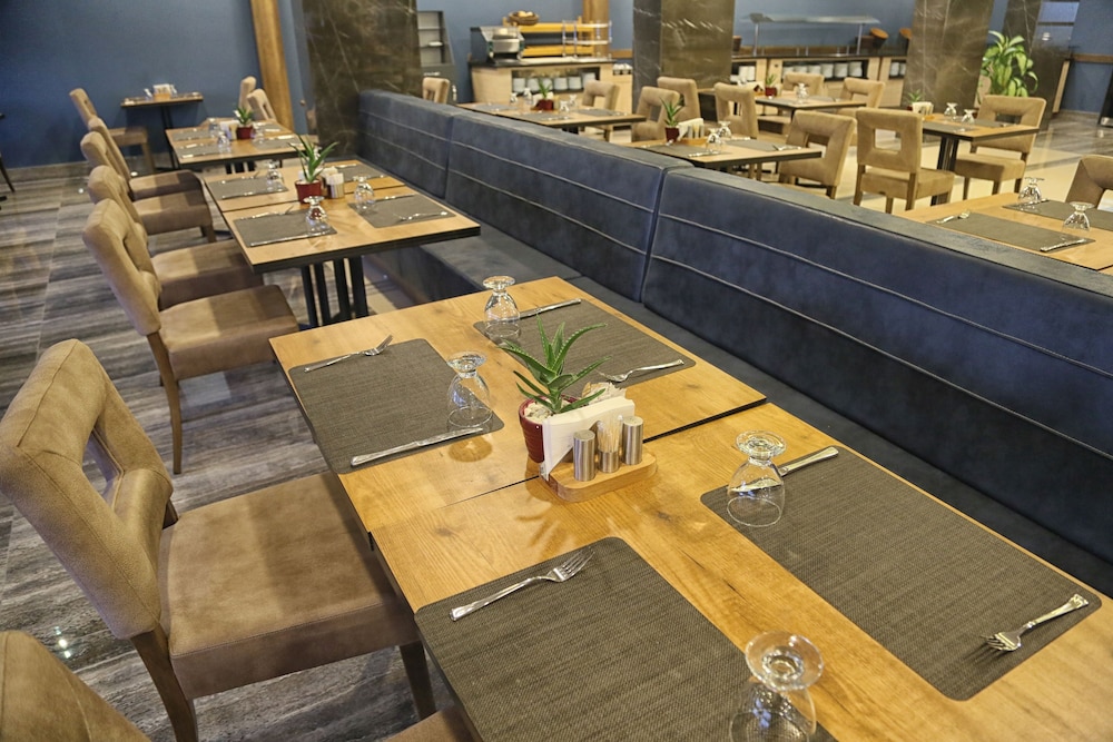 Ramada by Wyndham Mersin - Image 21