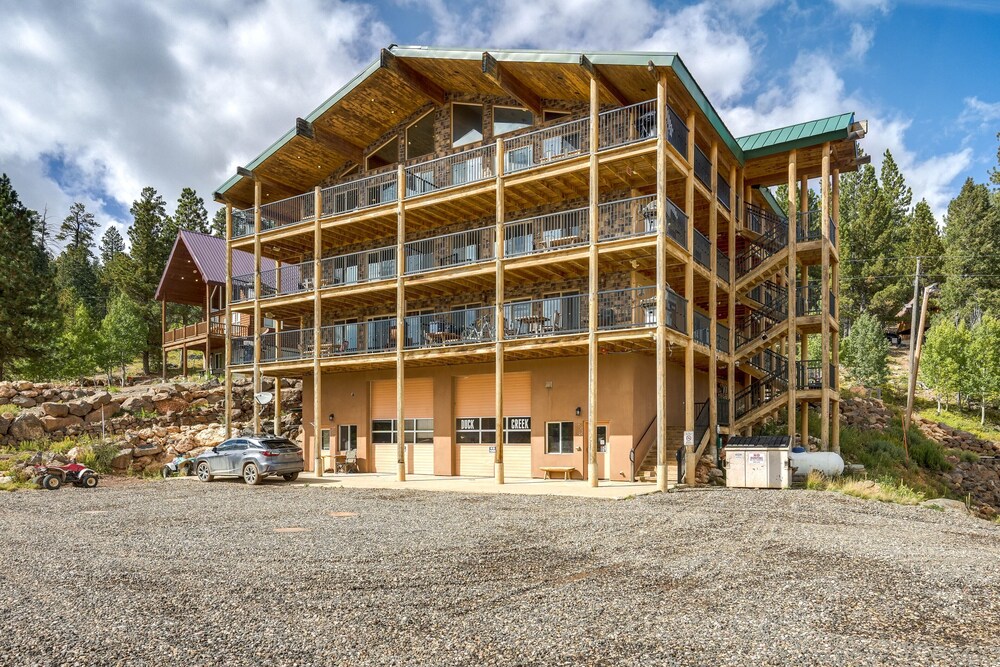 Rustic Duck Creek Village Apt w/ Mountain Views! view 3