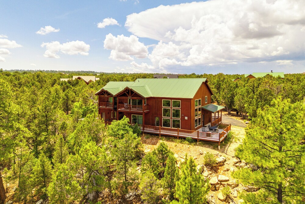 Hot Tub, Game Room: Mtn-view Cabin 9 Mi to Zion