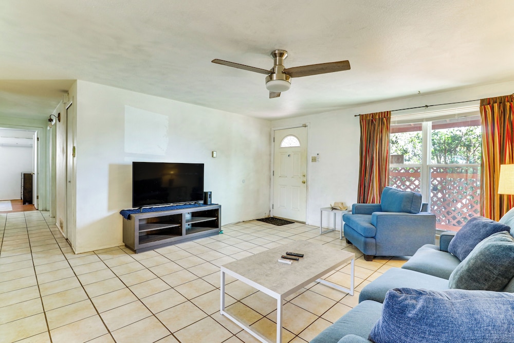 Pets Welcome: Hot Tub Haven in Albuquerque!