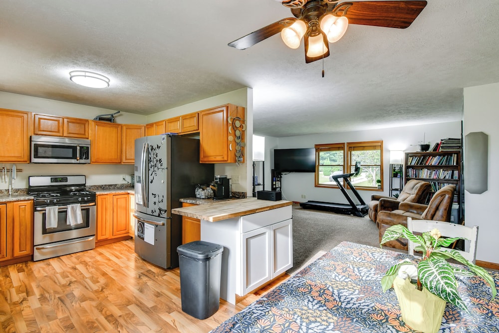 2 Mi to Turtle Creek Casino: Home w/ Game Room!