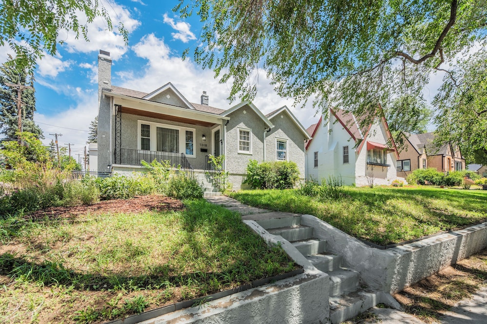 1318 E Pikes Peak
