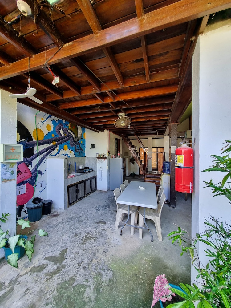 Flo Bed and Breakfast, General Luna - 13