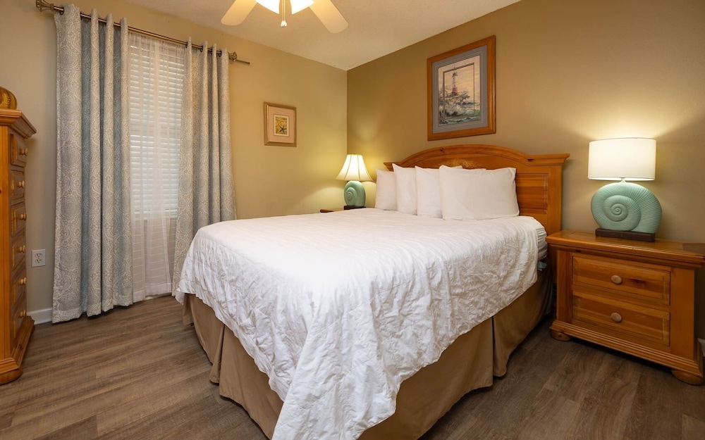 Phoenix Vi 6513 3 Bedroom Condo