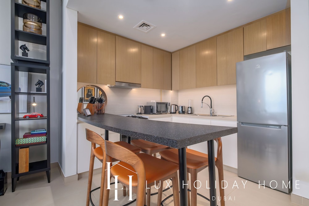 LUX 52 42 Deluxe Marina View Suite 3