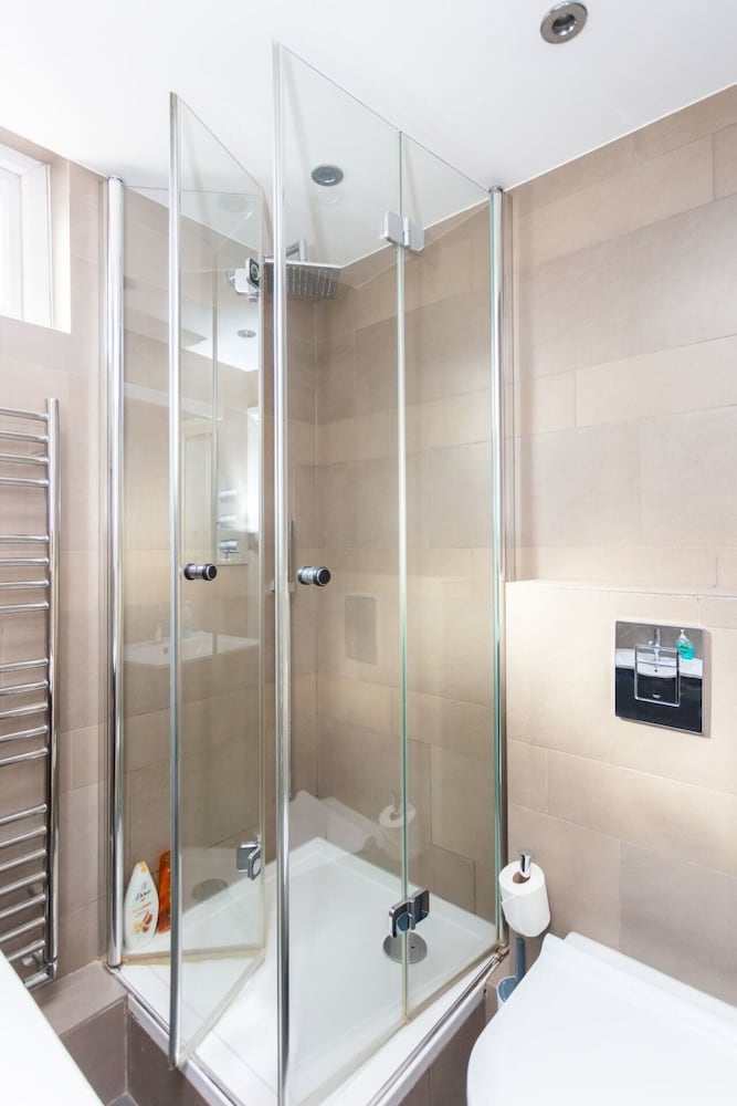 Spacious Central 3 Bedroom Apartment in Old Street