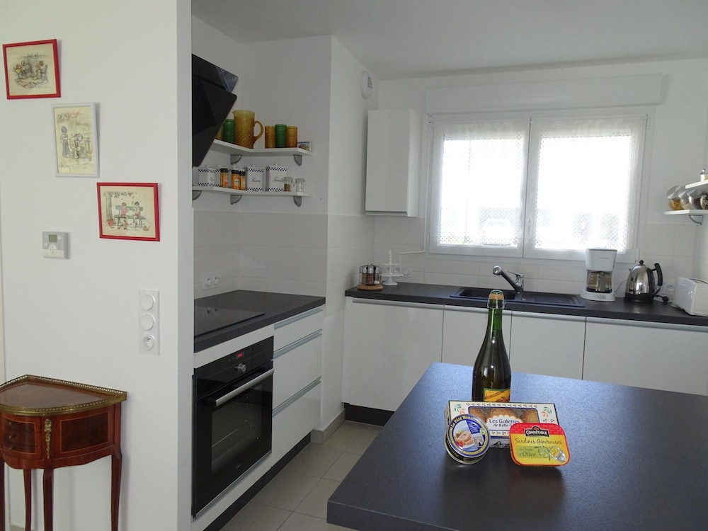Comfortable Holiday Home With Garden, Near Beach view 4