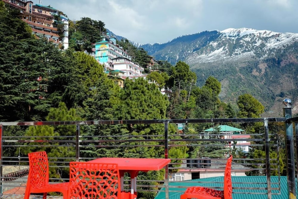 goSTOPS Mcleodganj, Mall Road