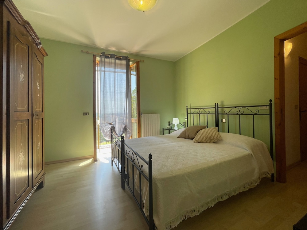 Casa Zefiro 4 by Marche Holiday Villas