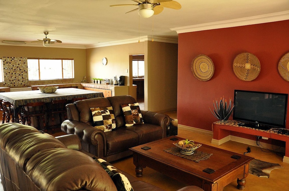 Ukutula Lodge & Game Reserve