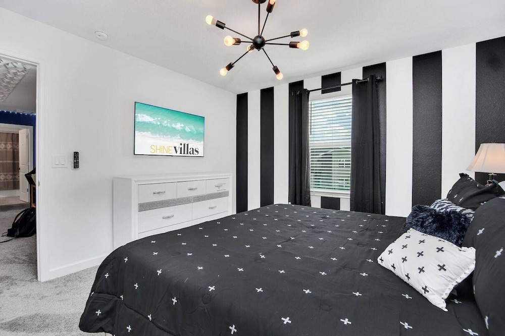 Serenity Lakeview Retreat Stunning Water Views, No Rear Neighbors, Private Pool, Game Room & Star Wars Cinema