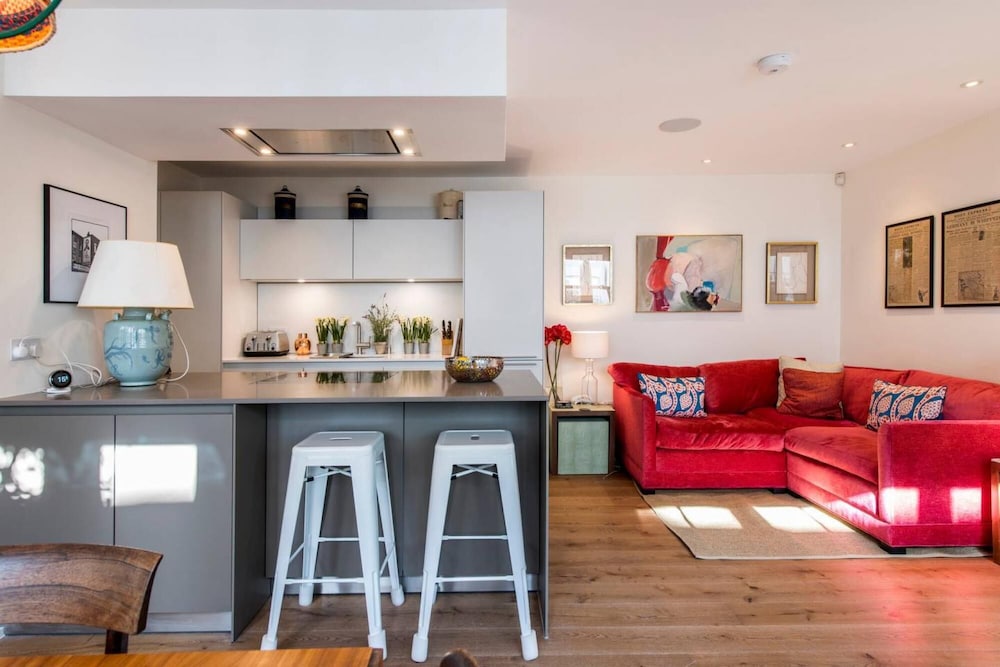 Colourful 3 Bed Notting Hill With A C