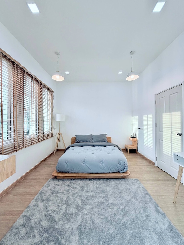 Minimalist Townhome Stay