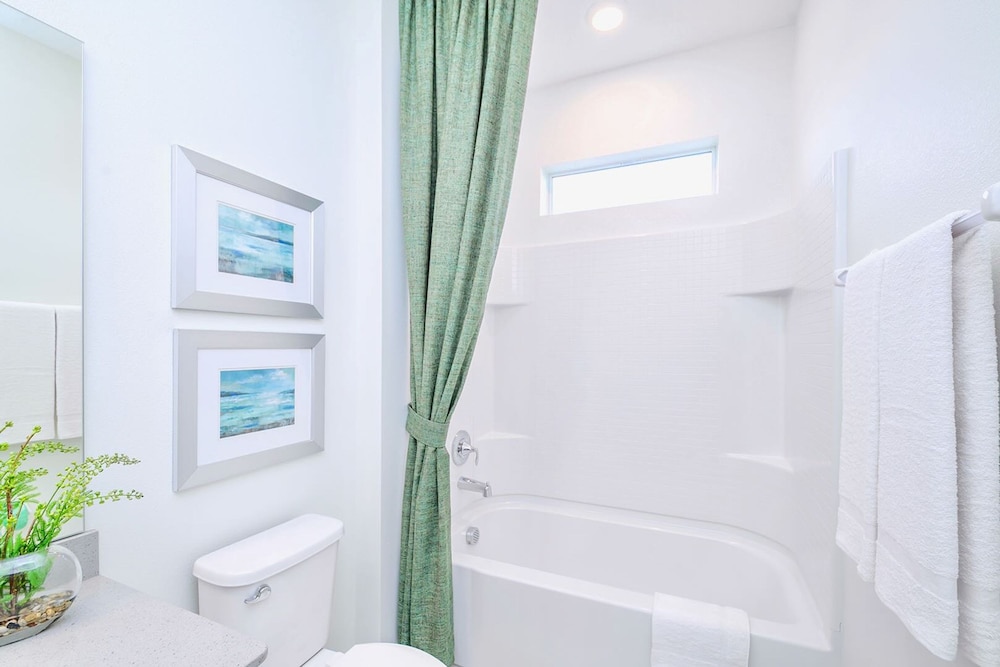 Upstay Mansion w Cinema Games Pool- Sleeps 26