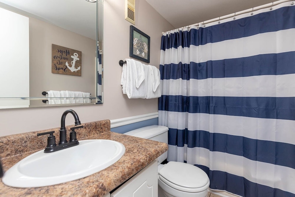 Island Winds East 707 2 Bedroom Condo