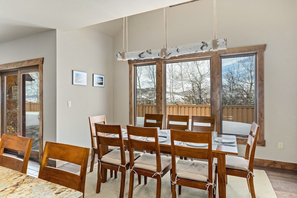Cherry Drive 4 Bedroom Home by RedAwning view 2