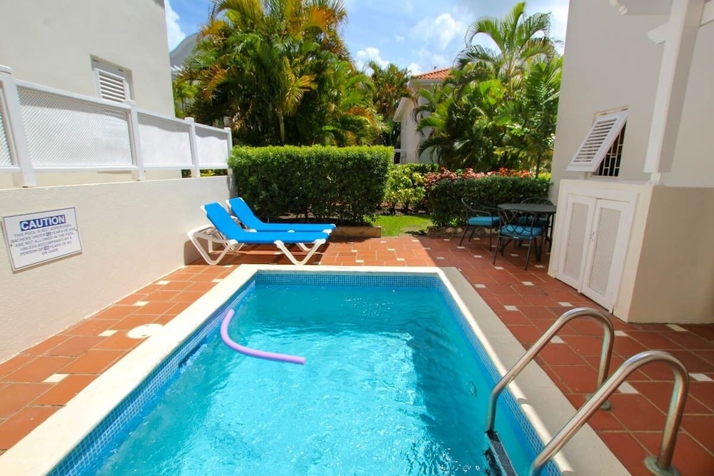 Large Townhouse with Plunge Pool, 3 mins from Beach - Turtle View 2 by BSL Rentals