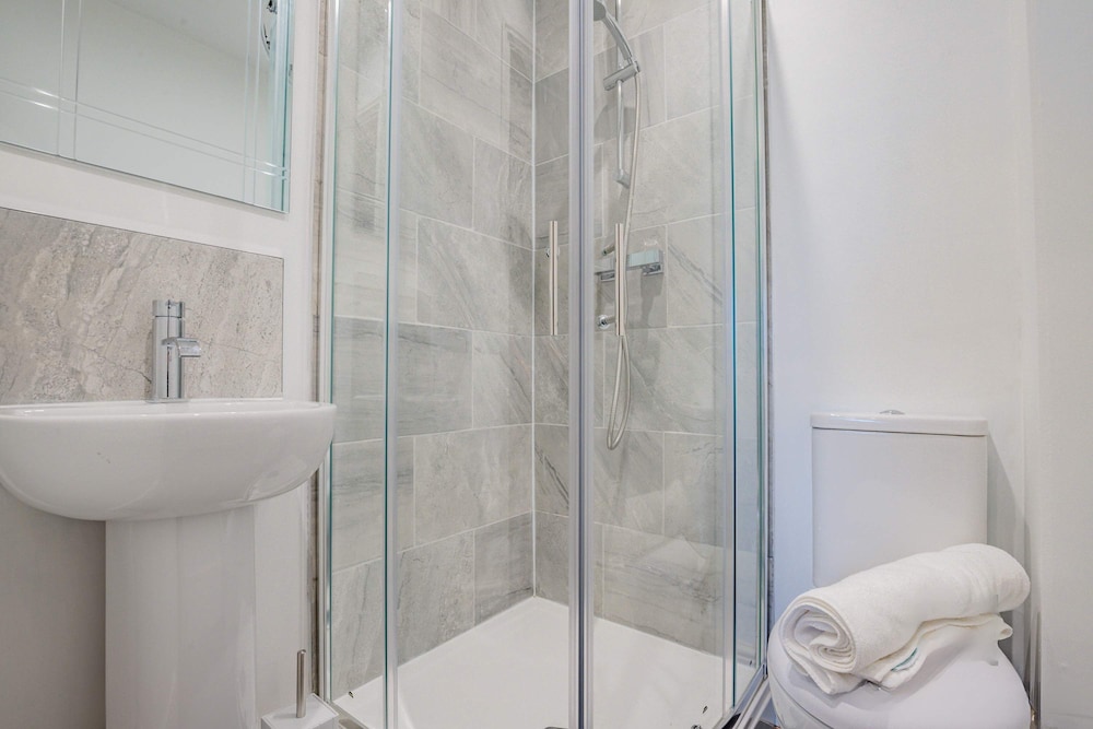 Host Stay Shaw Street Suite