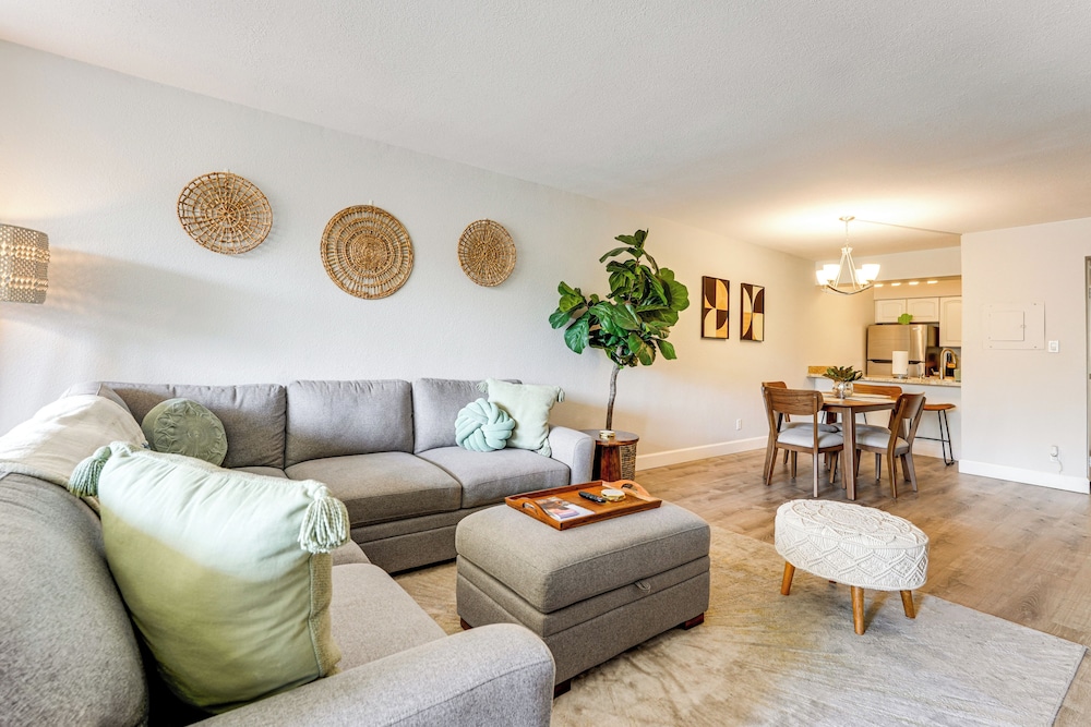 Walkable Old Town Scottsdale Condo: Pool & Hot Tub