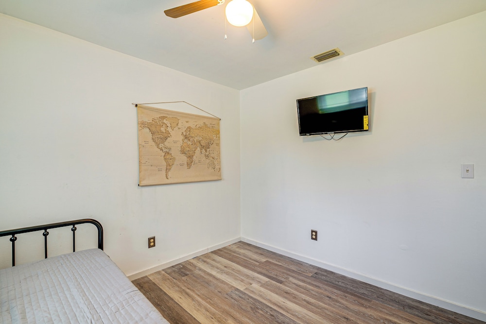 Quiet Neighborhood! Poolside Oasis in Cape Coral