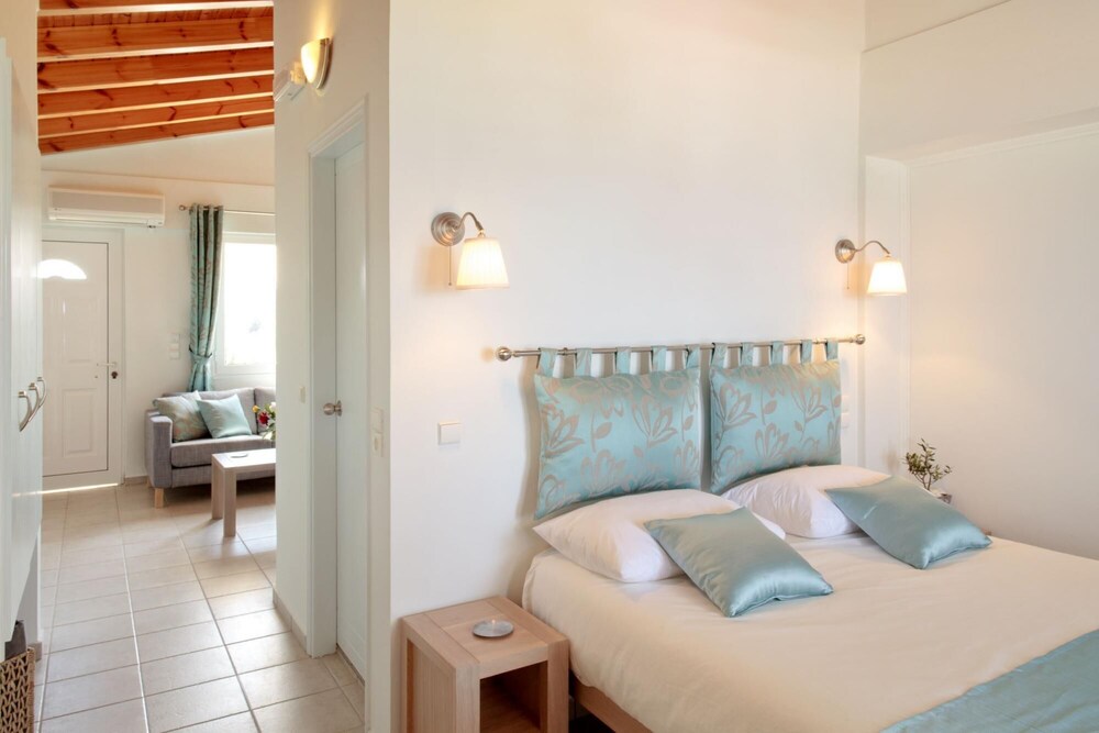Galazio Kima Apartments - Bougainvillea Top Floor Suite 7 view 4