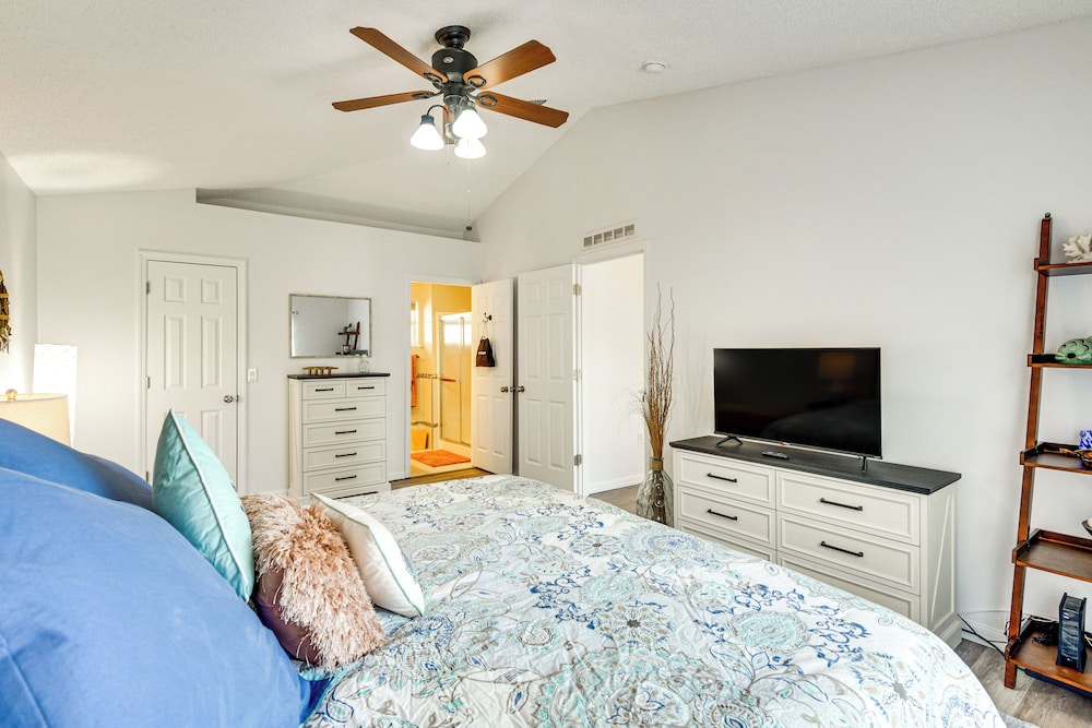Palm Coast Comfort: Family Home w/ Lanai, Big Yard
