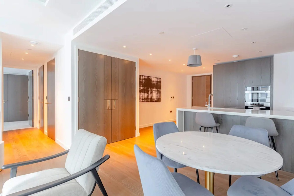 Luxurious 2 Bedroom Flat by the River Thames - Vauxhall