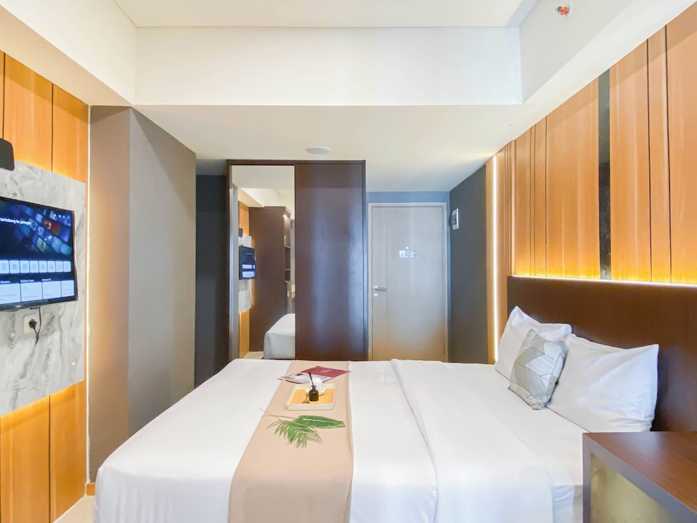 Chic And Cozy Studio At Meikarta Apartment