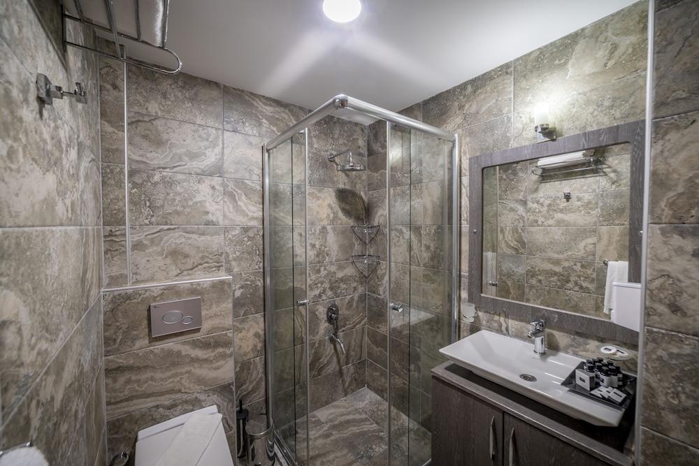 Queen Boutique Hotel - Image 84