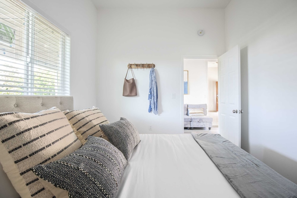 Elegant Retreat Modern Comforts, Prime Location